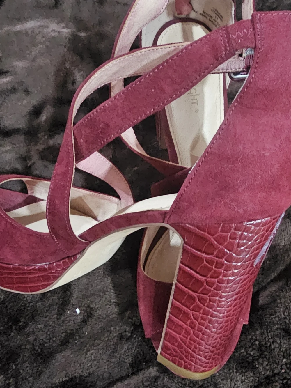 Limelight suede peep
